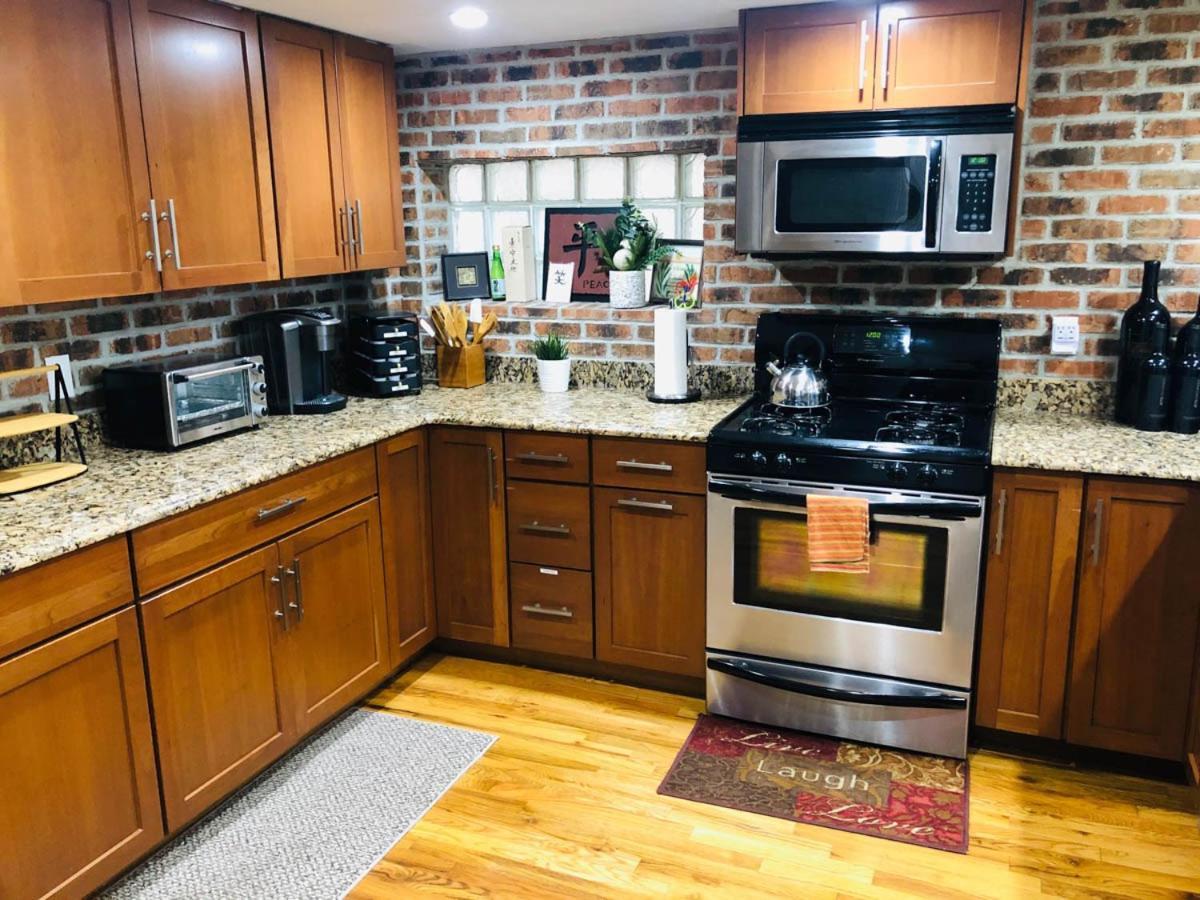 Updated Amazing Bi -Level Condo Minutes From Water Views Of New York City North Bergen Esterno foto